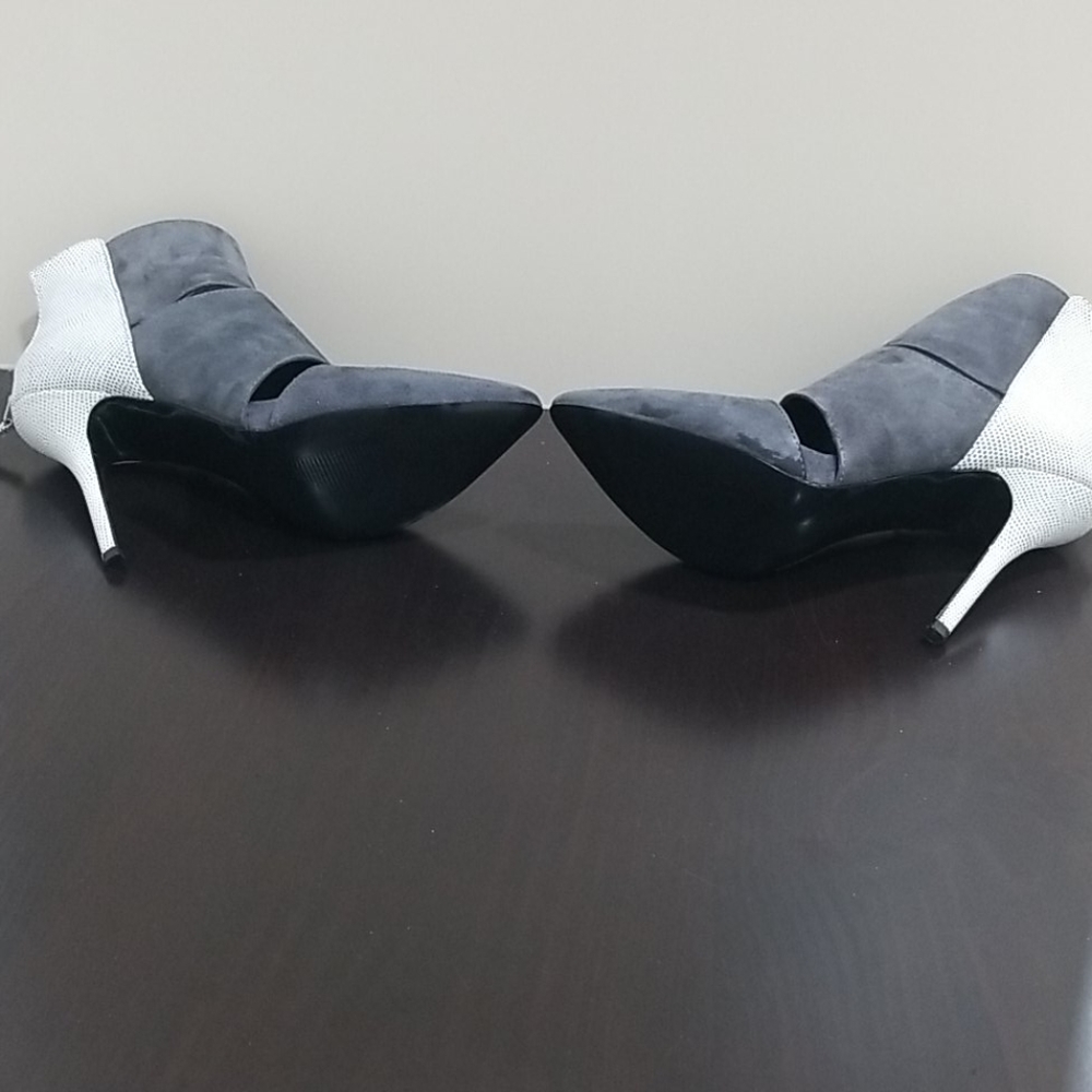 Women Heels Booties - Picture 6 of 8